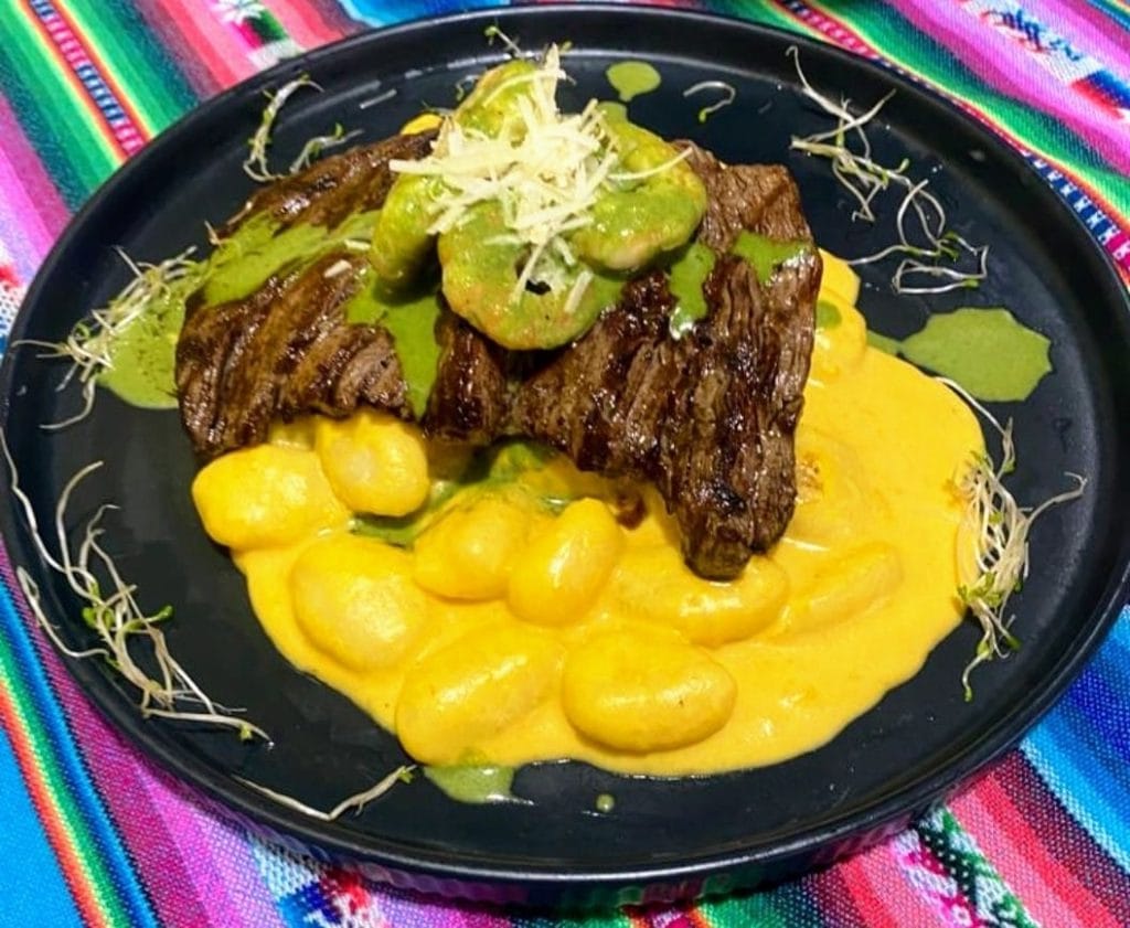 Gnocchi con filete a la huancaína
