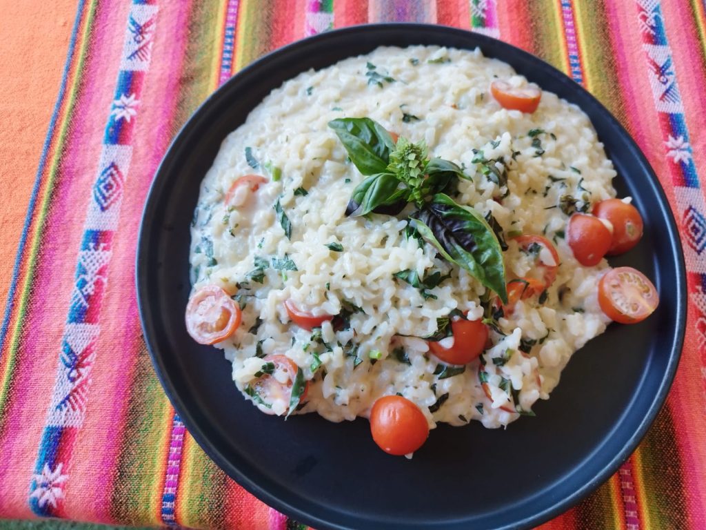 arrisotado de tomate cherry y alhabaca